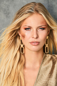05_GoldTrip_Outfit-3_0168.jpg