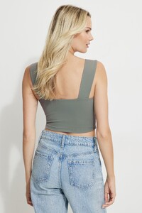 100070802_7GK_alt2_1920x2880.jpg