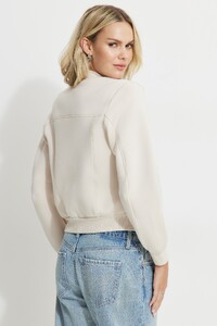 100091370_2FC_alt3_1920x2880.jpg