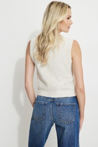 100093242_2FC_alt2_1920x2880.jpg