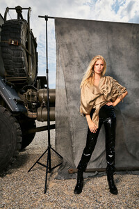 11_GoldTrip_Outfit-3_0227.jpg