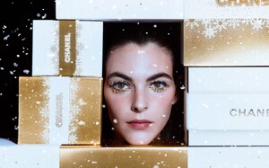 1718097594333-ho24makeuplookfooterpushgfdjpg_738x1180.thumb.jpg.3924b6a86b0cf46cd5352c6c55edb940.jpg