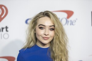 17kiss108-jb_006.jpg