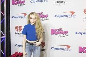 17kiss108-jb_011.jpg