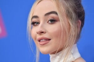18vmas-carpet_001.jpg