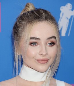 18vmas-carpet_004.jpg