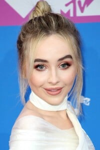 18vmas-carpet_007.jpg