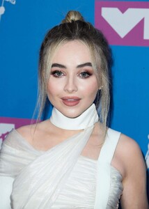 18vmas-carpet_014.jpg