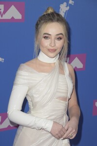 18vmas-carpet_020.jpg