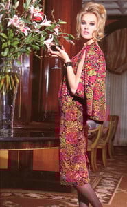 1964515027_bb_ID_1993_08_HAUTE_COUTURE_Elgance_Paris_FW92_Rico_Puhlmann_150.jpg.bb029be64151d37bbdc7842cbc204c35.jpg