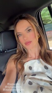 2024_10.05alessandraambrosio_AQNWnZ.thumb.jpg.49b993047e8b5f66535896ef9d074f76.jpg