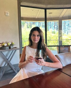 [2024.10.06] sarasampaio_462319206_18467611123058288_686458618047146334_n.jpg