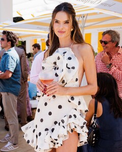 [2024.10.07] alessandraambrosio_462267512_18464464582000670_4582881932479783597_n.jpg
