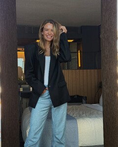 [2024.10.12] josephineskriver_462729577_1073221461007775_184121183780310925_n.jpg