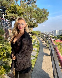 [2024.10.18] tiffanytothxoxo_464065654_18463684531017325_2362371378469578493_n.jpg