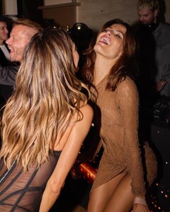 [2024.10.19] isabelifontana_463947786_18461678443029363_3772809962848619689_n.jpg