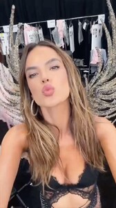 2024_10.21alessandraambrosio_F64E8957D1DF50C2C6A0B94231723AAD_ptProgressive.thumb.jpg.ef1d3cd7597556e6caba3cb67779953e.jpg