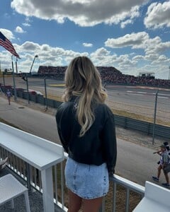 [2024.10.22] lindsaymariebrewer_464060362_921588635985257_6375254463995001710_n.jpg