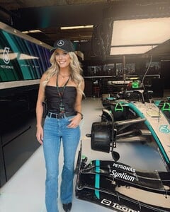 [2024.10.22] lindsaymariebrewer_464238752_1226242965336173_3032803628177473916_n.jpg