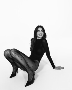 [2024.10.24] kendalljenner_464210489_895839889175019_5159476019560748013_n.jpg