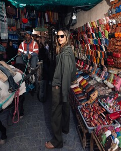 [2024.10.26] alessandraambrosio_464380742_18468086995000670_1893517294205666947_n.jpg