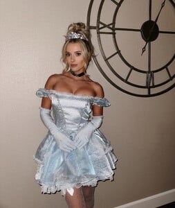 [2024.10.27] lindsaymariebrewer_464498168_462214743641677_4617348218993106395_n.jpg