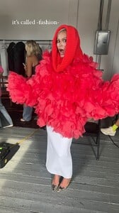 [2024.10.10] livvydunne_s462828779_1213137303237991_3275827186080847217_n.jpg