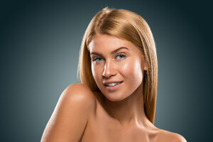 44766104_portrait-beautiful-blond-woman-with-blue-eyes-smiling-closeup.jpg