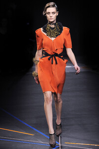 50445_3218rm-by-roland-mouret_1_00180h-2009_10_07_14_28_53_1542467_hq_122_80lo.jpg