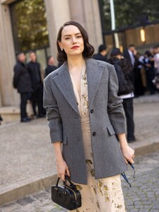 518178209_daisy-ridley-044.jpg