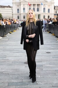 519325138_ellie-4.jpg