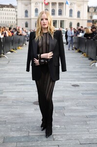 519325140_ellie-5.jpg
