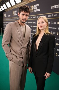 520254808_ellie-6.jpg