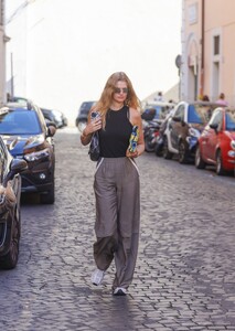 522359056_mcfanforceleblounge-net14-10-2024-13-20toni-garrn_32.jpg