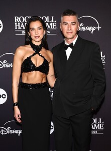 523738091_dualipa-9.jpg