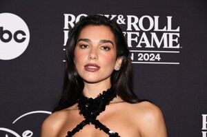 523738125_dualipa-14.jpg