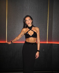 524018174_dualipa-16.jpg