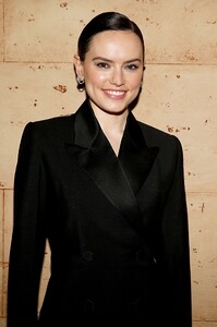 526432999_daisy-5.jpg