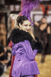 BetseyJohnson1995FW20.thumb.jpg.c408e883c3de7bd4a818cc3f94a4da65.jpg