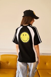 Bonkerscorner_Smiley_original_oversized_tshirt02_49d27fda-6241-422d-8474-9566d6e22d77.jpg