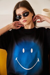 Bonkerscorner_Smiley_originals_spray_paint_effect_oversized_tshirt01.jpg