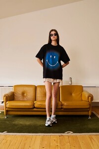 Bonkerscorner_Smiley_originals_spray_paint_effect_oversized_tshirt06.jpg