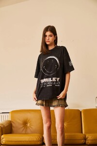 Bonkerscorner_smiley_black_oversized_tshirt01.jpg