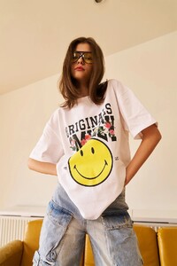 Bonkerscorner_smiley_originals_floral_oversized_tshirt04_1_4221585f-3503-46c0-a201-f9dc45cffb6f.jpg