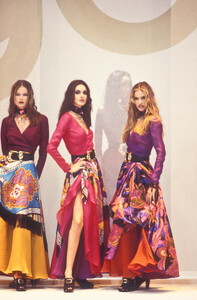 Byblos1993SS13.thumb.jpg.8d08a61fbdea955bf32a15c6ebcd04ab.jpg