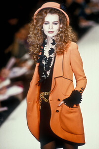 Chanel1990HauteCouture120.thumb.jpg.98c592c99b465e98b8be3de87f278919.jpg