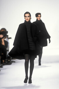 ChristianDior1991FW12.thumb.jpg.c7095c09076c24082f1d41b5d5eb79dc.jpg
