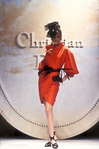 ChristianDior1993HauteCoutureSS47.thumb.jpg.382da4712e1611b2f59bf22e26fe6c1c.jpg