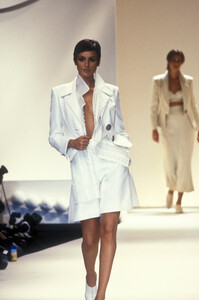 ChristianDior1994SS5.thumb.jpg.53d3af024d81e156520b761f83e7d4b9.jpg