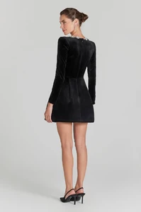 DAVINADRESS_BLACK_ECOM_CROPPING_PDP_Size_Image1.webp
